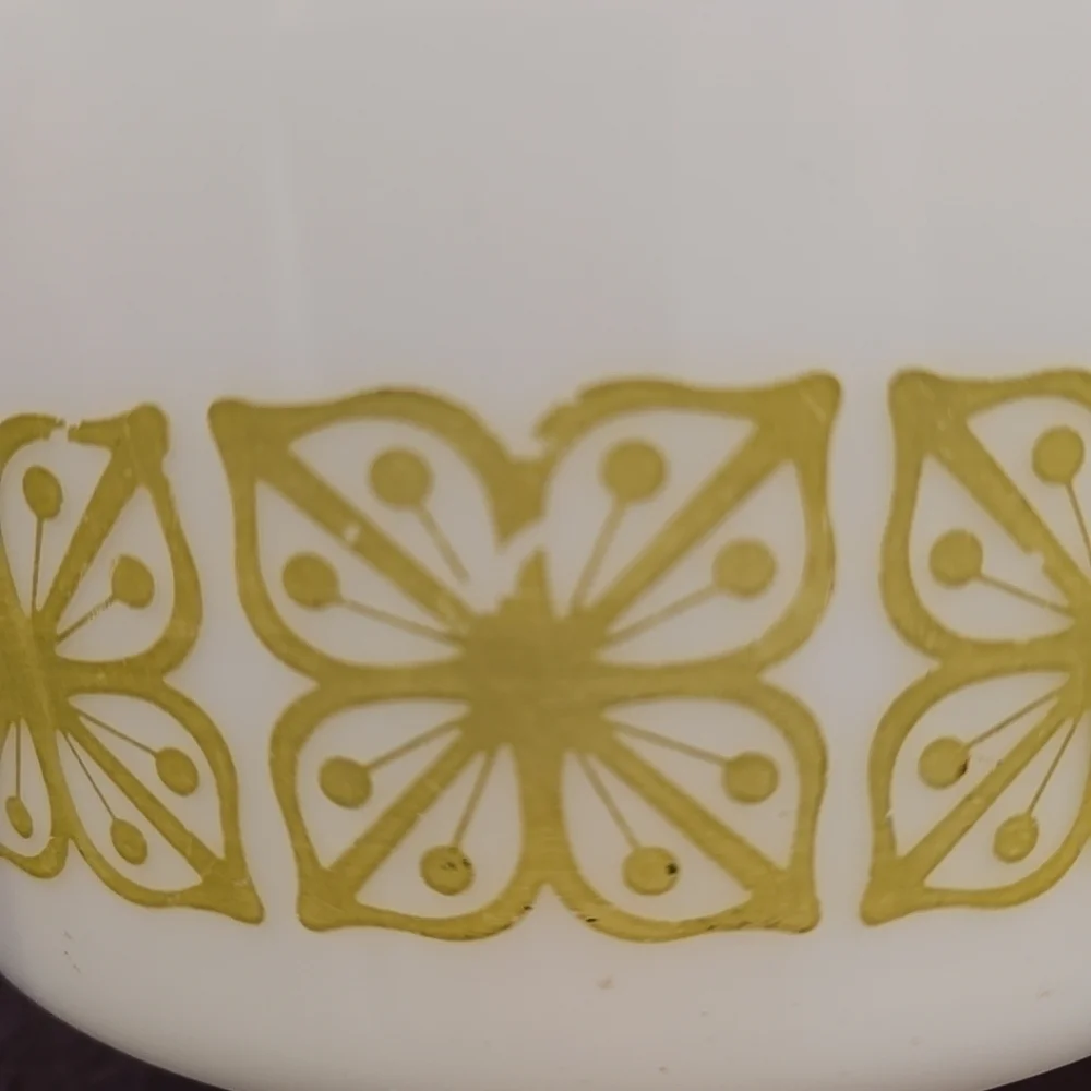 Pyrex Verde Green Square Flower Casserole